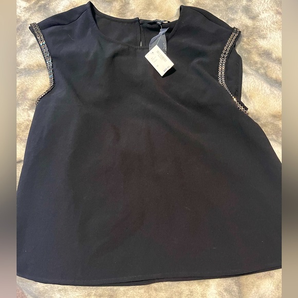 RW top with accent sleeve - Picture 1 of 2